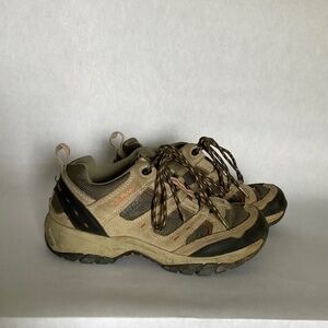Hiking boots, Women’s 6.5 medium.